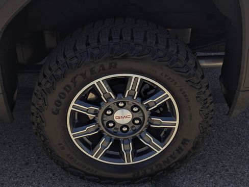 Used 2025 GMC Sierra 1500 AT4 AWD/4WD image 7