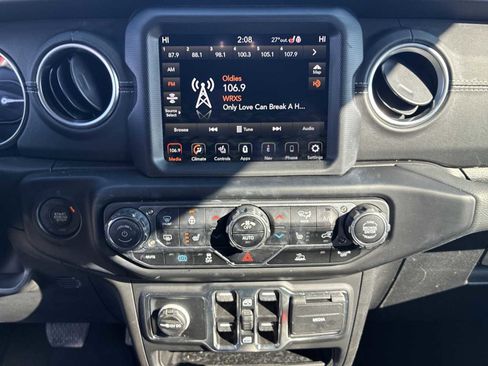 Used 2023 Jeep Wrangler Sahara w/ Cold Weather Group image 13