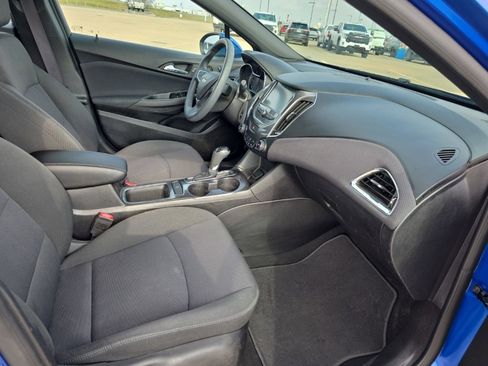 Used 2017 Chevrolet Cruze LT w/ Convenience Package image 14