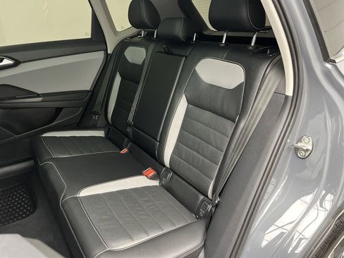 Used 2022 Volkswagen Taos SEL image 12