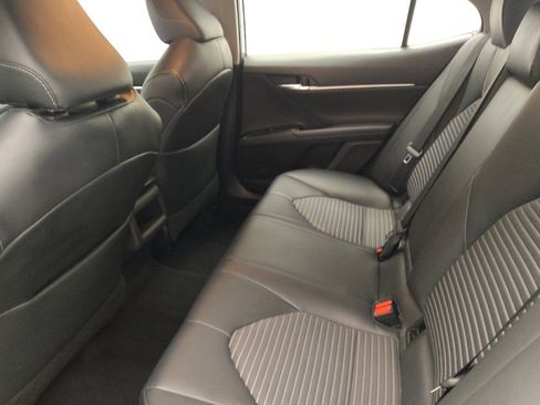 Used 2019 Toyota Camry SE image 18