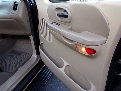 Used 2001 Ford F150 Lariat image 52