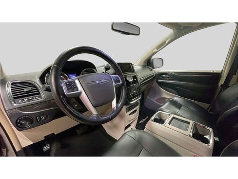 Used 2011 Chrysler Town & Country Touring-L w/ Entertainment Group #2 image 12