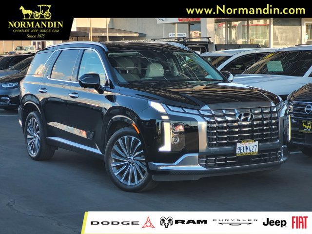 Used 2023 Hyundai Palisade Calligraphy w/ Cargo Package FWD image 1