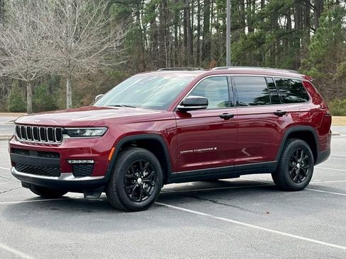 Used 2024 Jeep Grand Cherokee L Limited image 2