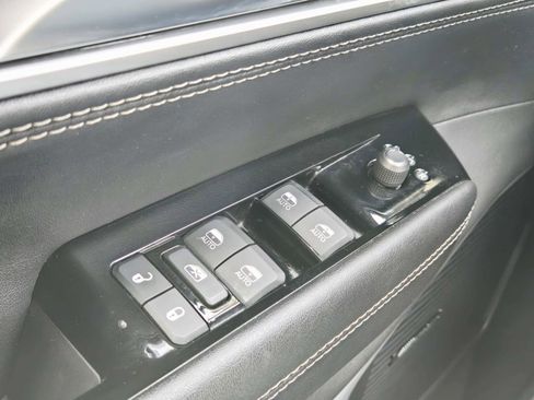 Used 2024 Jeep Wagoneer L 4WD w/ Premium Group I image 45