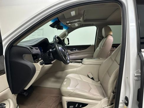 Used 2019 Cadillac Escalade Luxury AWD/4WD image 31