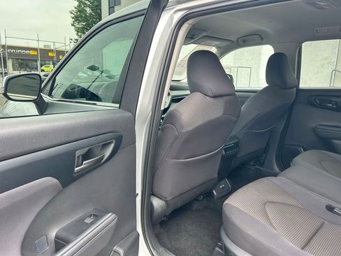 Certified 2025 Toyota Highlander LE FWD image 11