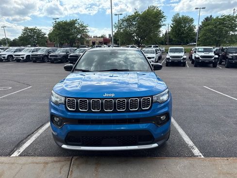 Used 2025 Jeep Compass Limited AWD/4WD image 2