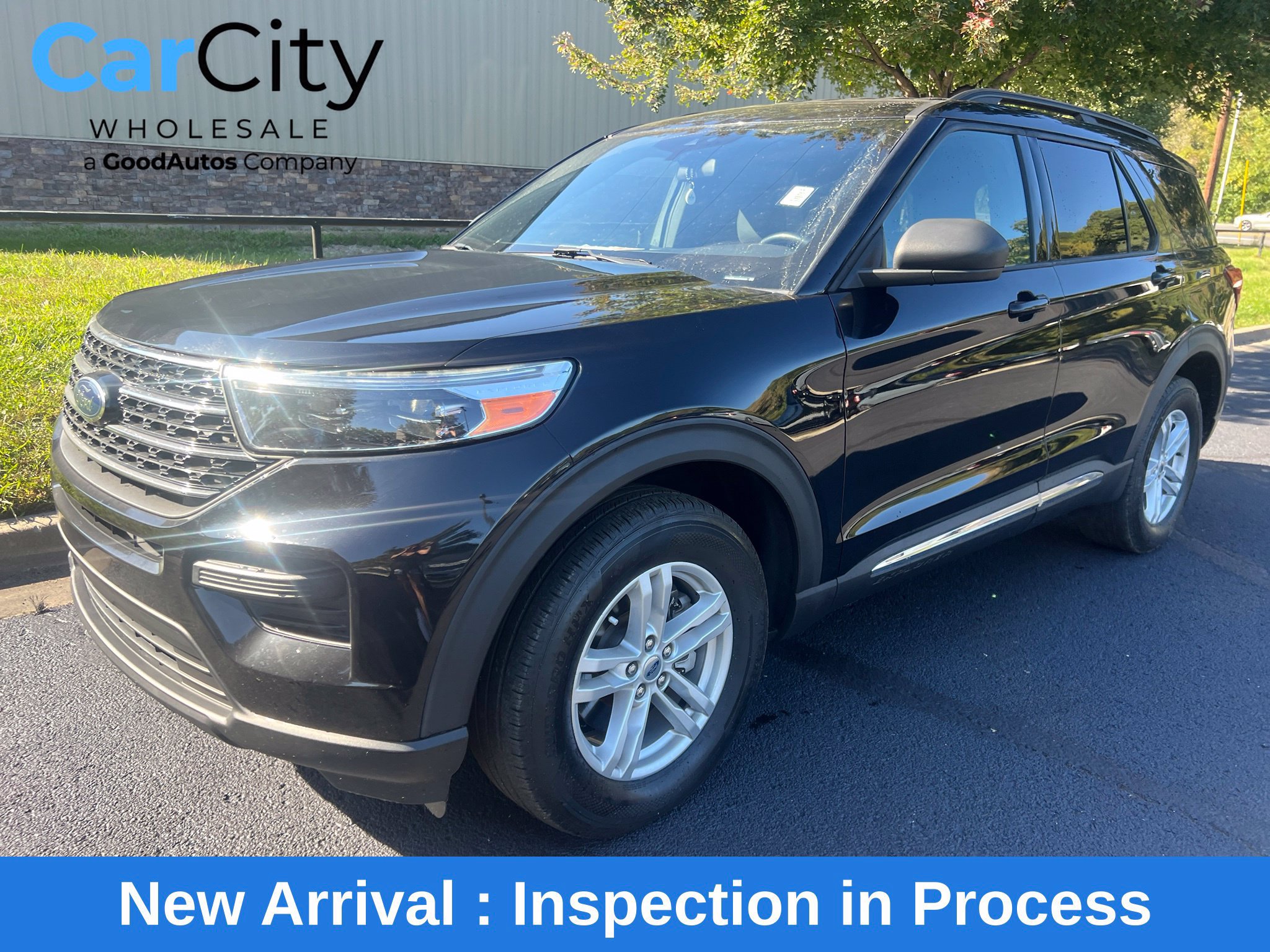 Used 2020 Ford Explorer XLT w/ Comfort Package AWD/4WD image 1