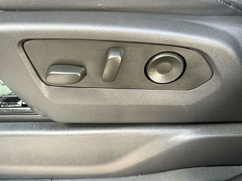 Certified 2025 Chevrolet Silverado 1500 Custom image 12