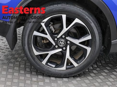 Used 2021 Toyota C-HR XLE FWD image 29