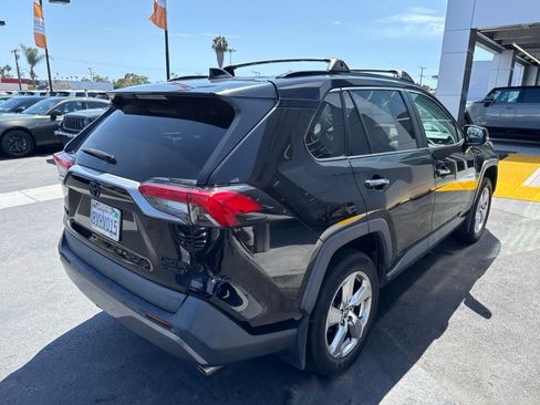 Used 2021 Toyota RAV4 Limited AWD/4WD image 10