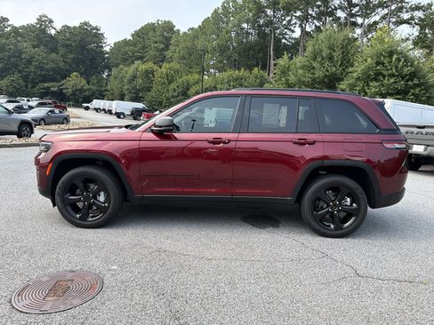 Used 2023 Jeep Grand Cherokee Limited w/ Black Appearance Package RWD image 4