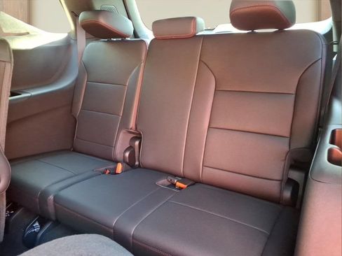 New 2026 Chevrolet Traverse RS w/ LPO, Floor Liner Package FWD image 21