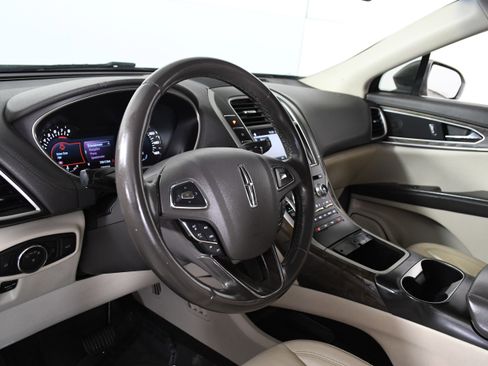 Used 2017 Lincoln MKX Select w/ Select Plus Package image 19