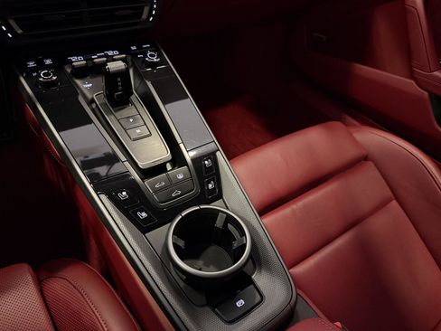 Used 2022 Porsche 911 Carrera image 18