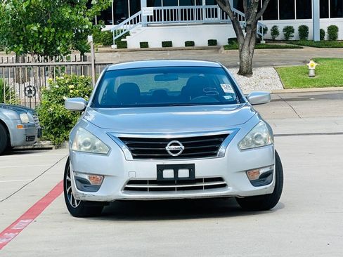 Used 2013 Nissan Altima 2.5 S FWD image 2