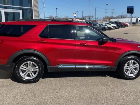 Certified 2022 Ford Explorer XLT w/ Equipment Group 202A AWD/4WD image 1