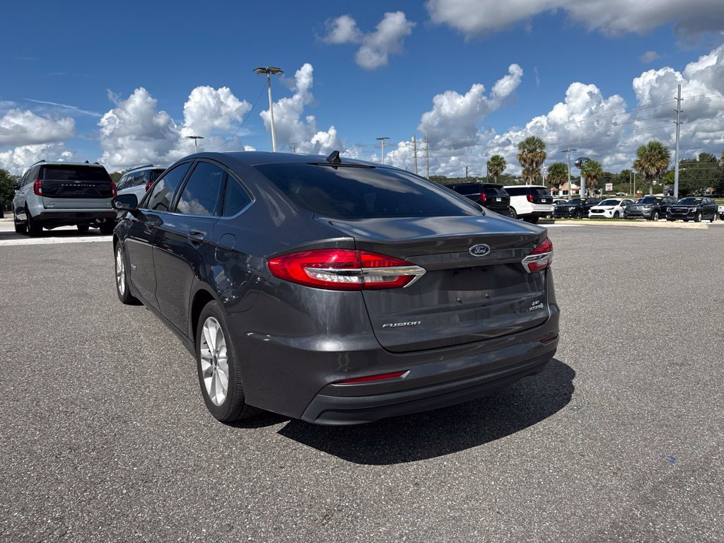 Used 2019 Ford Fusion SE FWD image 3
