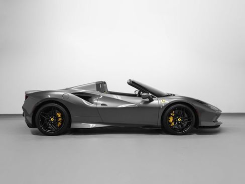Certified 2022 Ferrari F8 Tributo RWD image 5