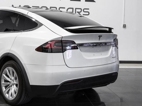 Used 2020 Tesla Model X Long Range image 16