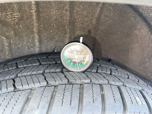 Used 2020 Toyota Highlander XLE image 13