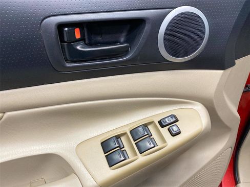 Used 2011 Toyota Tacoma PreRunner image 19