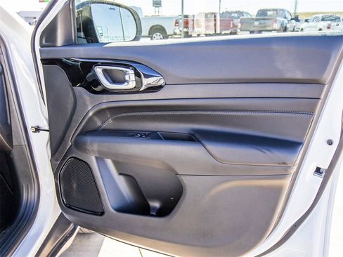 New 2026 Jeep Compass Latitude image 16