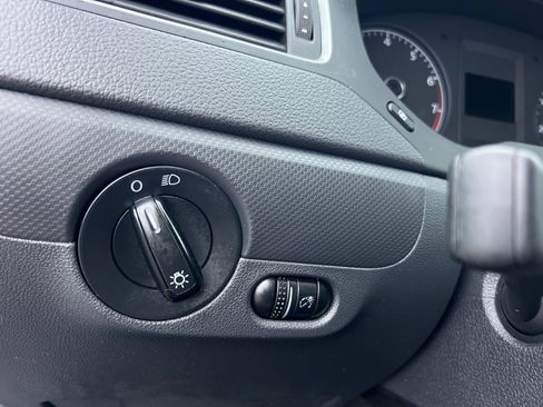 Used 2011 Volkswagen Jetta Sedan image 25