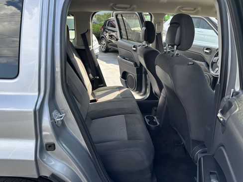 Used 2017 Jeep Patriot Latitude AWD/4WD image 36