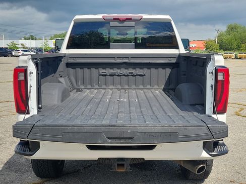 Used 2024 GMC Sierra 2500 Denali w/ Denali Reserve Package AWD/4WD image 17