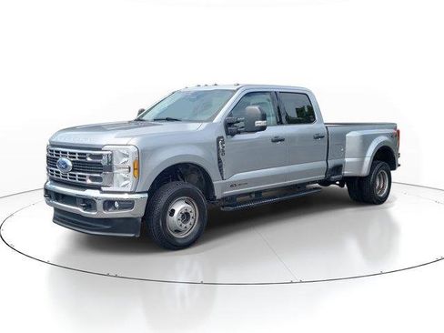 Used 2024 Ford F350 XLT image 2