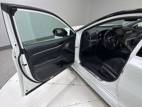 Used 2022 Toyota Camry XSE image 8