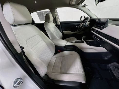 Used 2025 Honda HR-V LX image 25