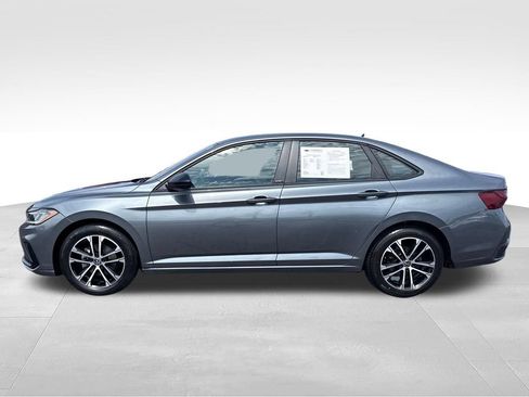 Used 2025 Volkswagen Jetta Sport FWD image 2