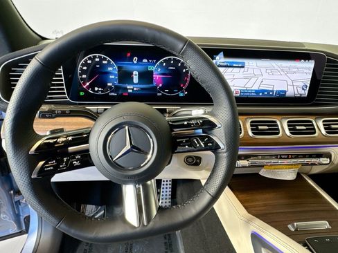 New 2026 Mercedes-Benz GLS 580 4MATIC image 11