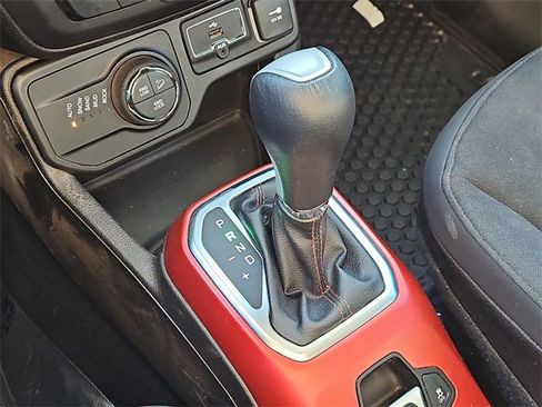 Used 2018 Jeep Renegade Trailhawk w/ UConnect 8.4 Nav Group image 14