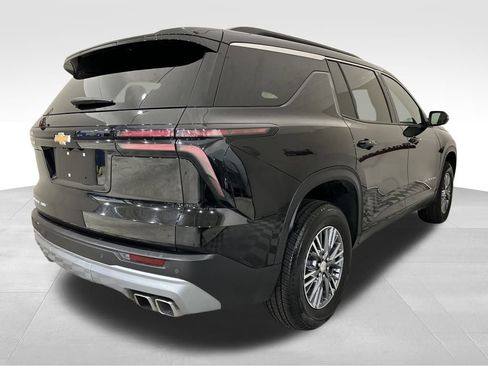 Used 2025 Chevrolet Traverse LT image 5