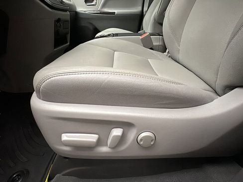 Used 2020 Toyota Sienna XLE w/ XLE Navigation Package AWD/4WD image 12