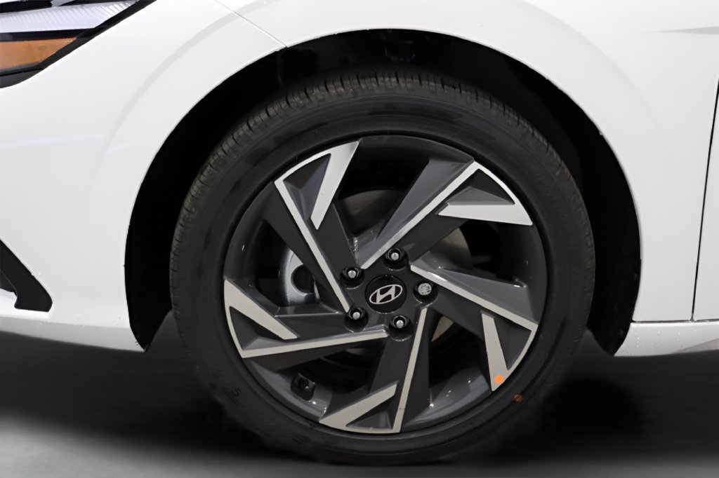 Certified 2025 Hyundai Elantra SEL w/ Cargo Package FWD image 3