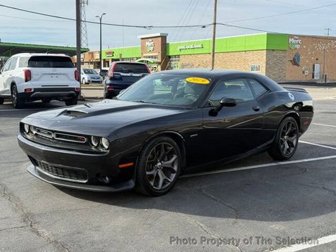 Used 2019 Dodge Challenger R/T w/ Driver Convenience Group image 7