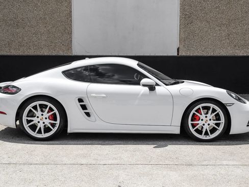Used 2018 Porsche 718 Cayman S w/ Sportdesign Package RWD image 6