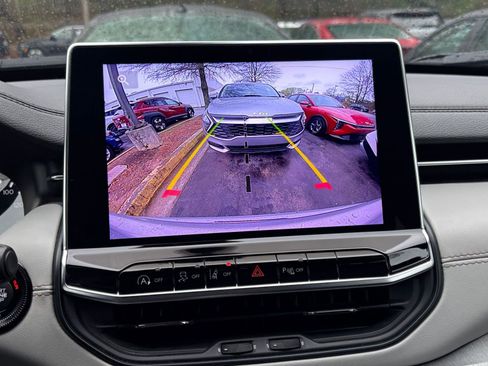 Used 2025 Jeep Compass Limited image 24