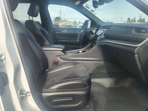 Used 2024 Jeep Grand Cherokee L Altitude image 34