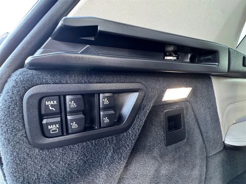 Used 2020 BMW X7 xDrive40i w/ Luxury Seating Package image 23