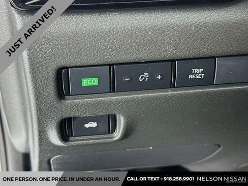 Certified 2025 Nissan Sentra SV FWD image 10