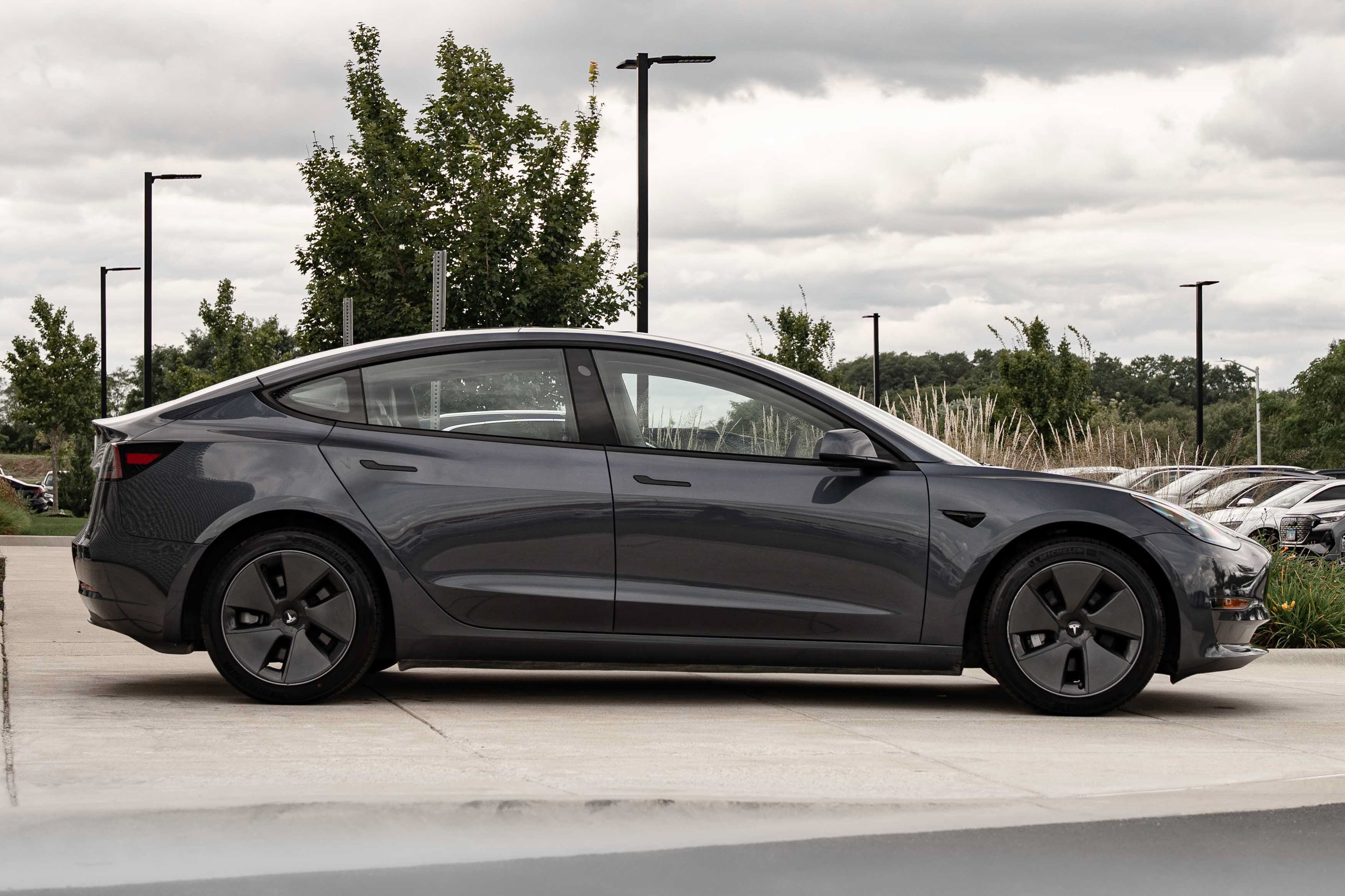 Used 2022 Tesla Model 3 Long Range AWD/4WD image 3