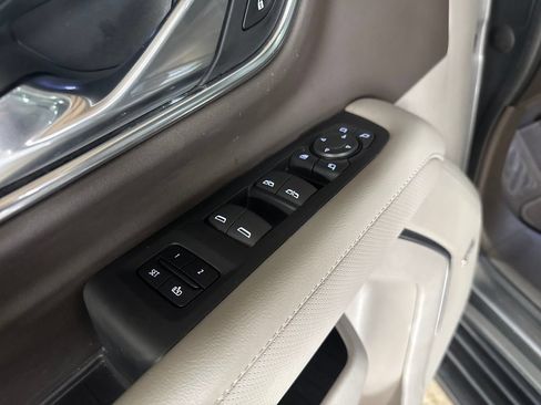 Used 2021 GMC Yukon SLT w/ SLT Luxury Package AWD/4WD image 16