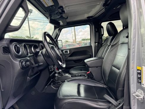Used 2020 Jeep Wrangler Unlimited Sahara AWD/4WD image 18